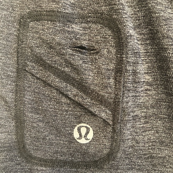 Lululemon • Team Spirit Tech Short Sleeve Black • Size 4 - Picture 7 of 8